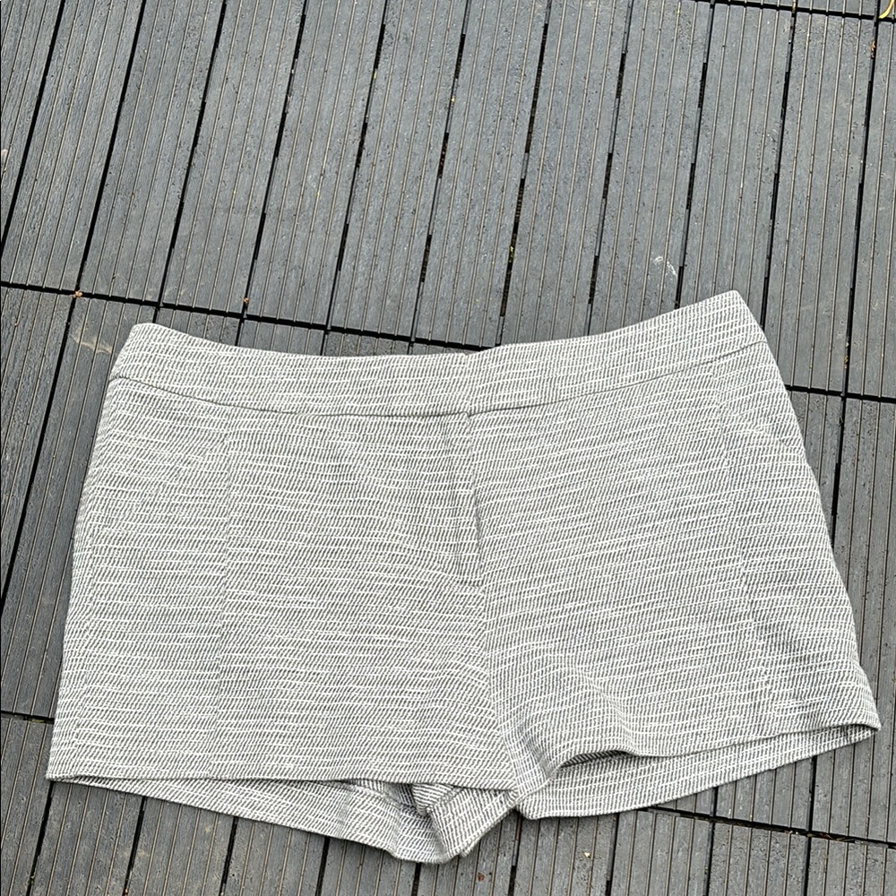 Loft patterned Women's Shorts size 10 gray and white